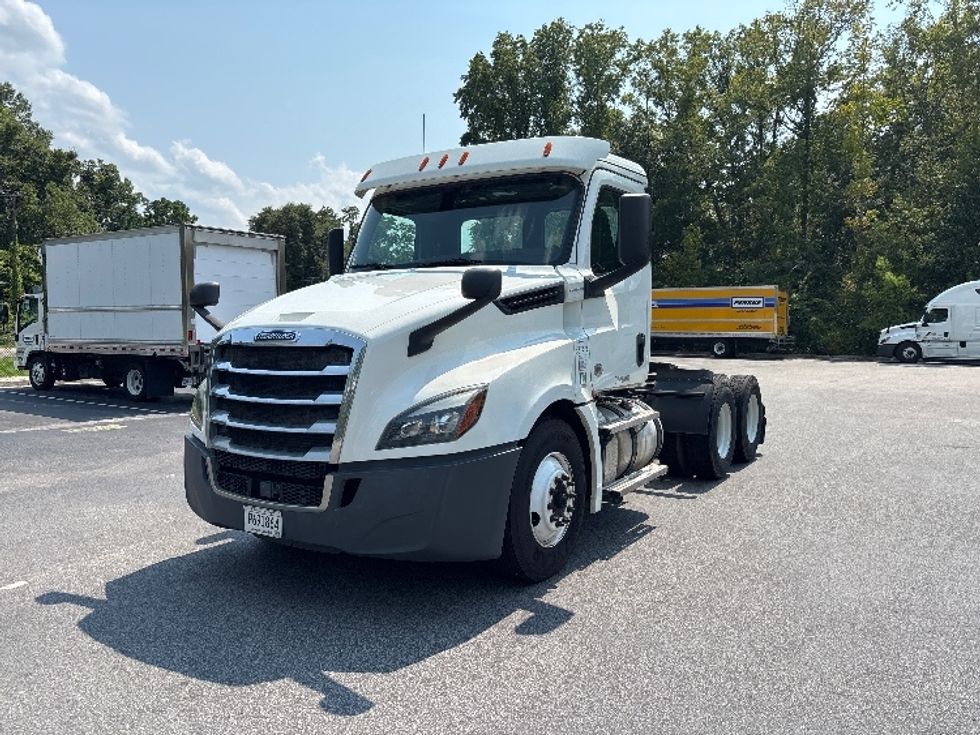 Day Cab Tractor-Heavy Duty Tractors-Freightliner-2020-T12664ST-Ladson-SC-217,090\n\t\tmiles-$ 62,250 - Image 3