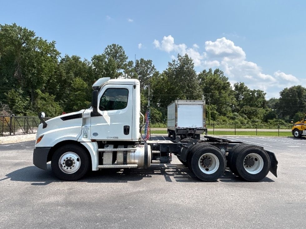 Day Cab Tractor-Heavy Duty Tractors-Freightliner-2020-T12664ST-Ladson-SC-217,090\n\t\tmiles-$ 62,250 - Image 4