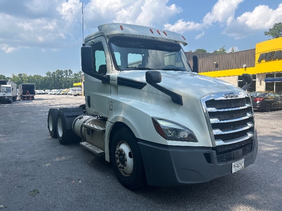 Day Cab Tractor-Heavy Duty Tractors-Freightliner-2020-T12664ST-Ladson-SC-270,733\n\t\tmiles-$ 53,000 - Image 1