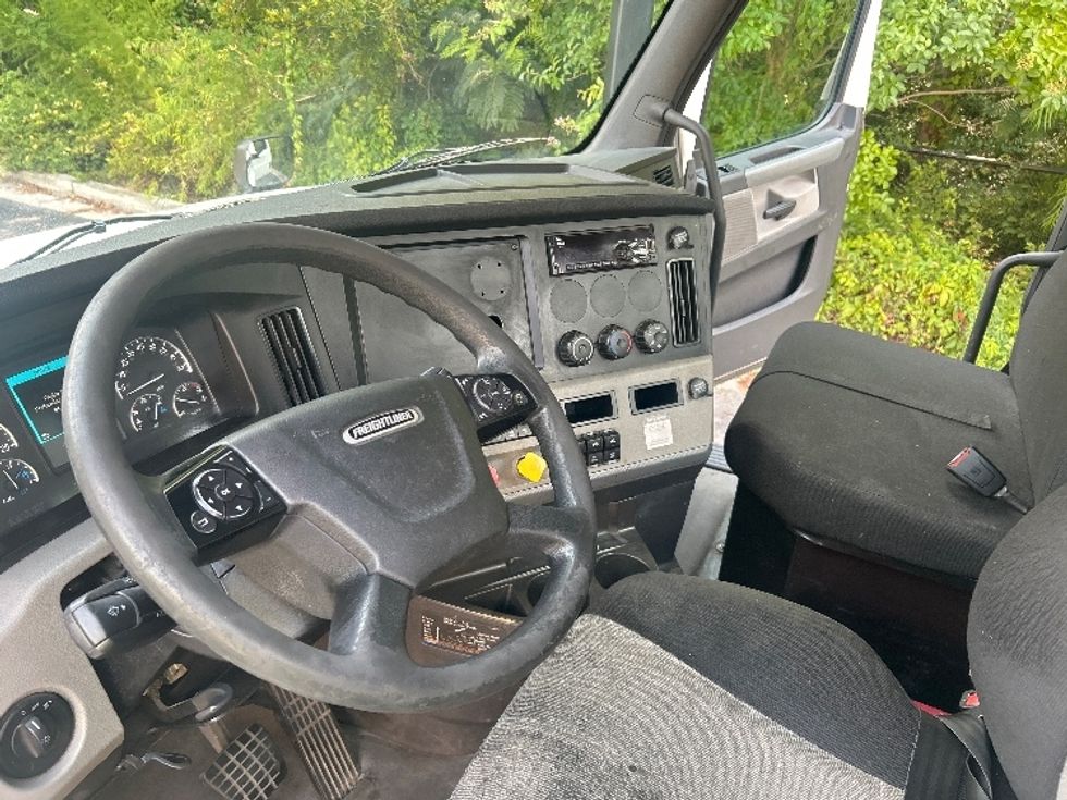 Day Cab Tractor-Heavy Duty Tractors-Freightliner-2020-T12664ST-Ladson-SC-270,733\n\t\tmiles-$ 53,000 - Image 10
