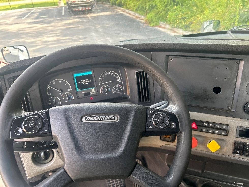 Day Cab Tractor-Heavy Duty Tractors-Freightliner-2020-T12664ST-Ladson-SC-270,733\n\t\tmiles-$ 53,000 - Image 11