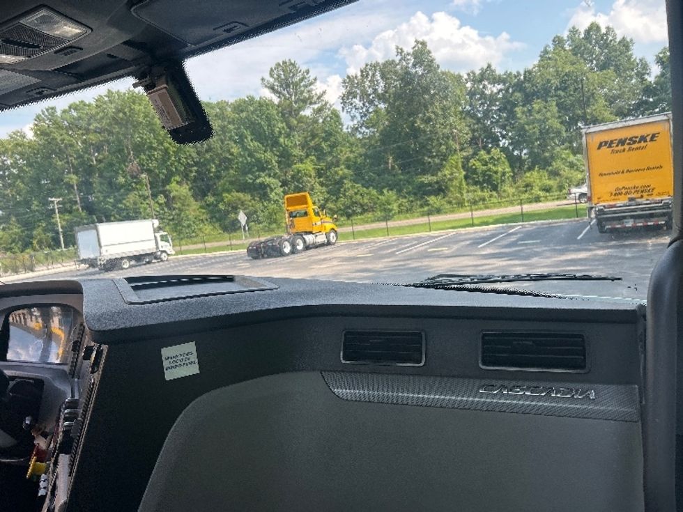 Day Cab Tractor-Heavy Duty Tractors-Freightliner-2020-T12664ST-Ladson-SC-270,733\n\t\tmiles-$ 53,000 - Image 13