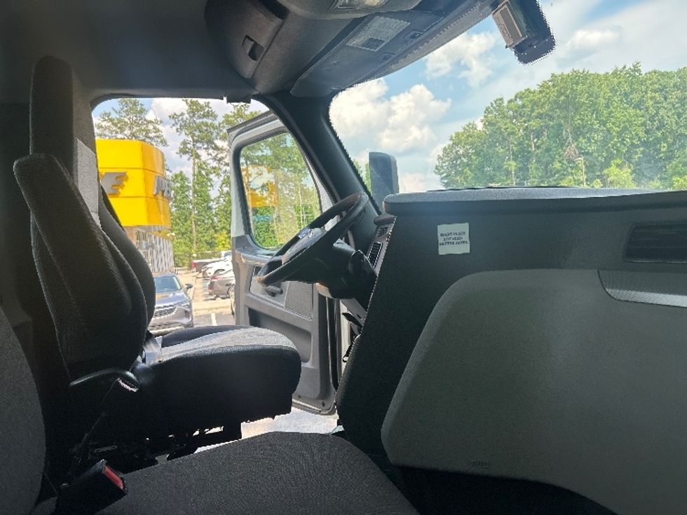 Day Cab Tractor-Heavy Duty Tractors-Freightliner-2020-T12664ST-Ladson-SC-270,733\n\t\tmiles-$ 53,000 - Image 14