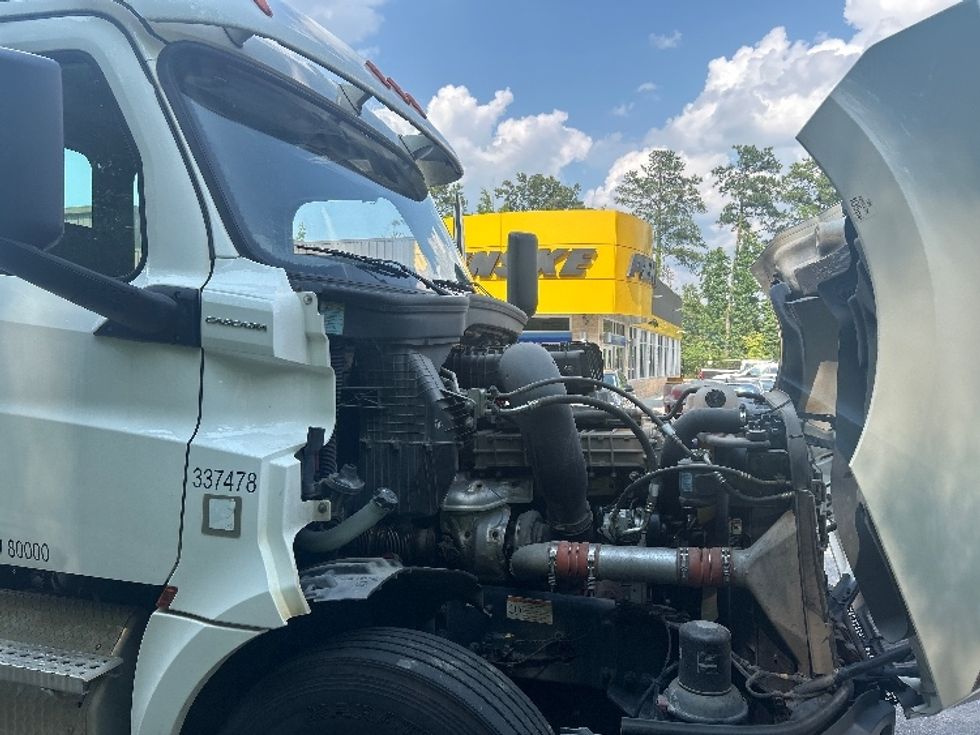 Day Cab Tractor-Heavy Duty Tractors-Freightliner-2020-T12664ST-Ladson-SC-270,733\n\t\tmiles-$ 53,000 - Image 15