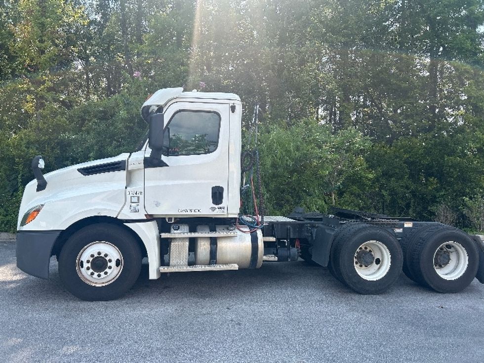 Day Cab Tractor-Heavy Duty Tractors-Freightliner-2020-T12664ST-Ladson-SC-270,733\n\t\tmiles-$ 53,000 - Image 4