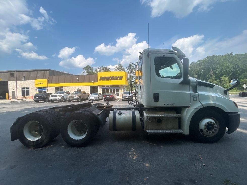 Day Cab Tractor-Heavy Duty Tractors-Freightliner-2020-T12664ST-Ladson-SC-270,733\n\t\tmiles-$ 53,000 - Image 8