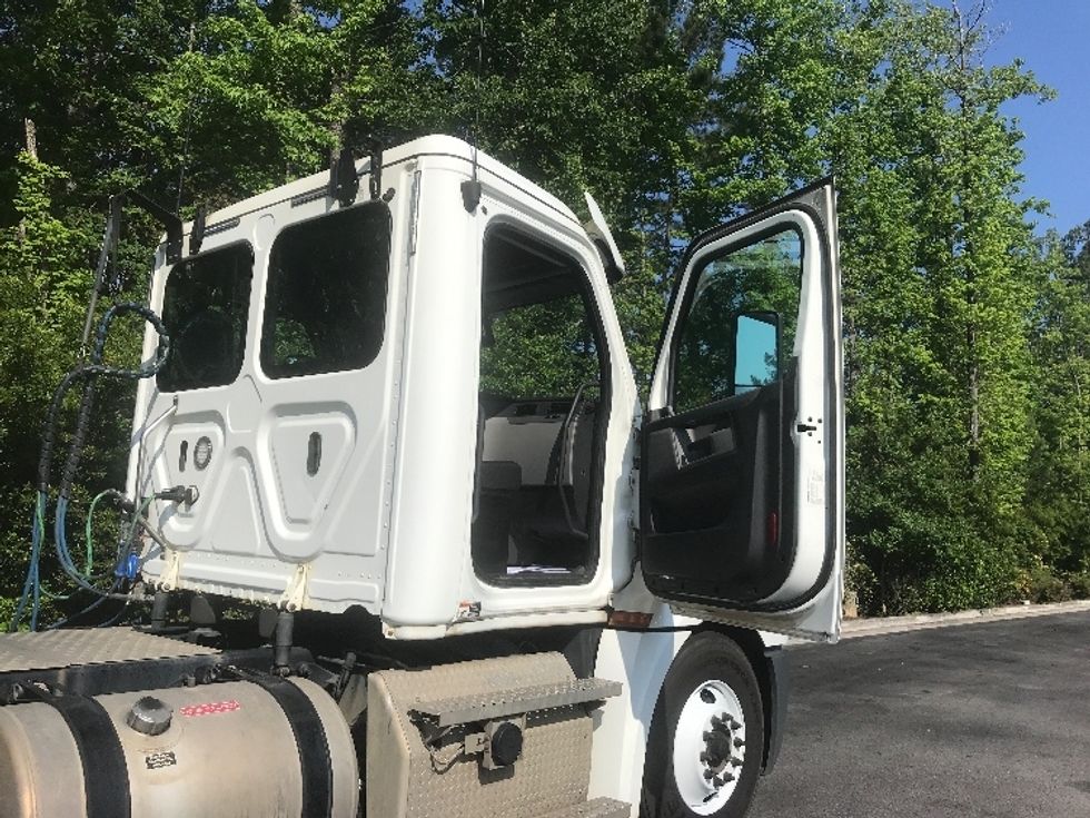 Day Cab Tractor-Heavy Duty Tractors-Freightliner-2020-T12664ST-Ladson-SC-271,169\n\t\tmiles-$ 50,000 - Image 12