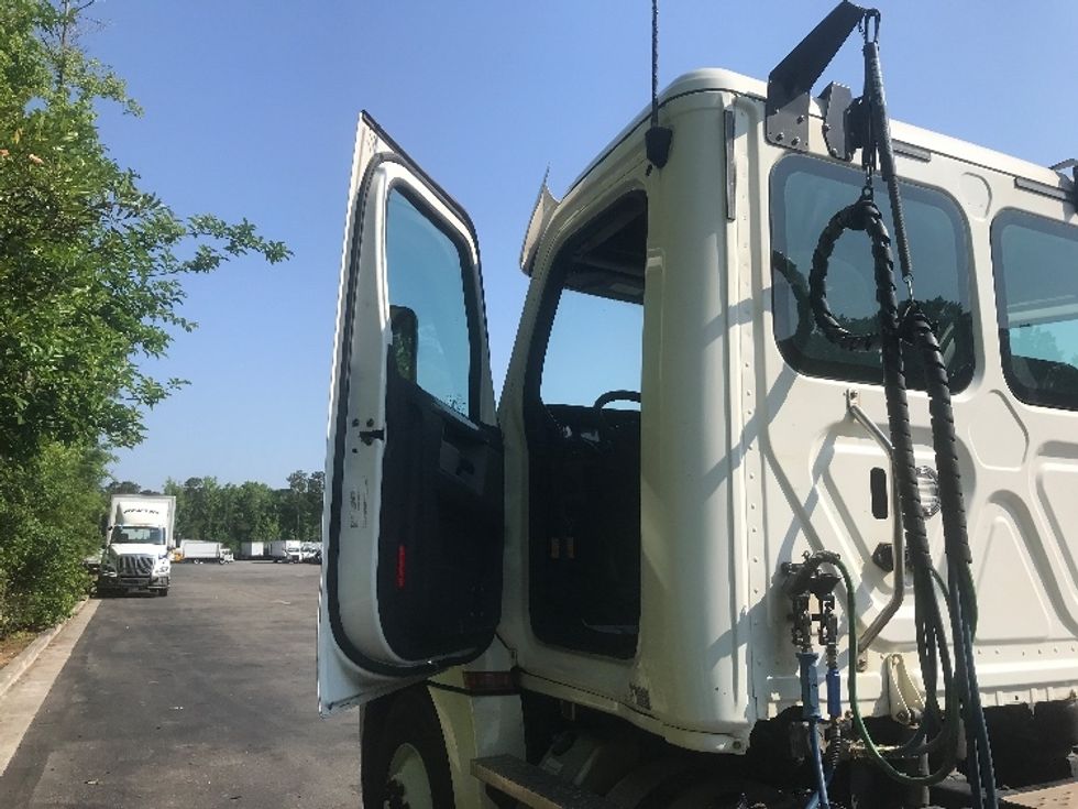Day Cab Tractor-Heavy Duty Tractors-Freightliner-2020-T12664ST-Ladson-SC-271,169\n\t\tmiles-$ 50,000 - Image 9