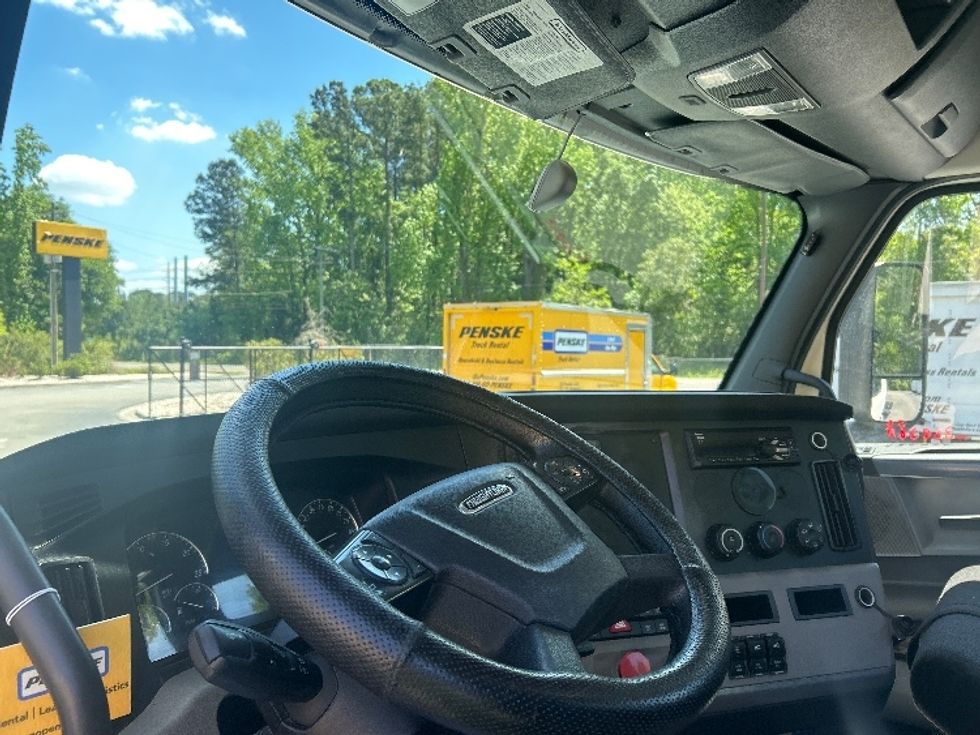 Day Cab Tractor-Heavy Duty Tractors-Freightliner-2020-T12664ST-Ladson-SC-290,551\n\t\tmiles-$ 53,250 - Image 10