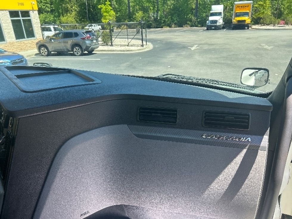 Day Cab Tractor-Heavy Duty Tractors-Freightliner-2020-T12664ST-Ladson-SC-290,551\n\t\tmiles-$ 53,250 - Image 13