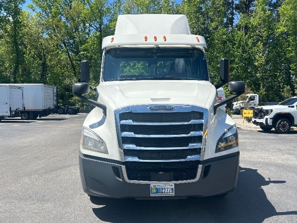 Day Cab Tractor-Heavy Duty Tractors-Freightliner-2020-T12664ST-Ladson-SC-290,551\n\t\tmiles-$ 53,250 - Image 2