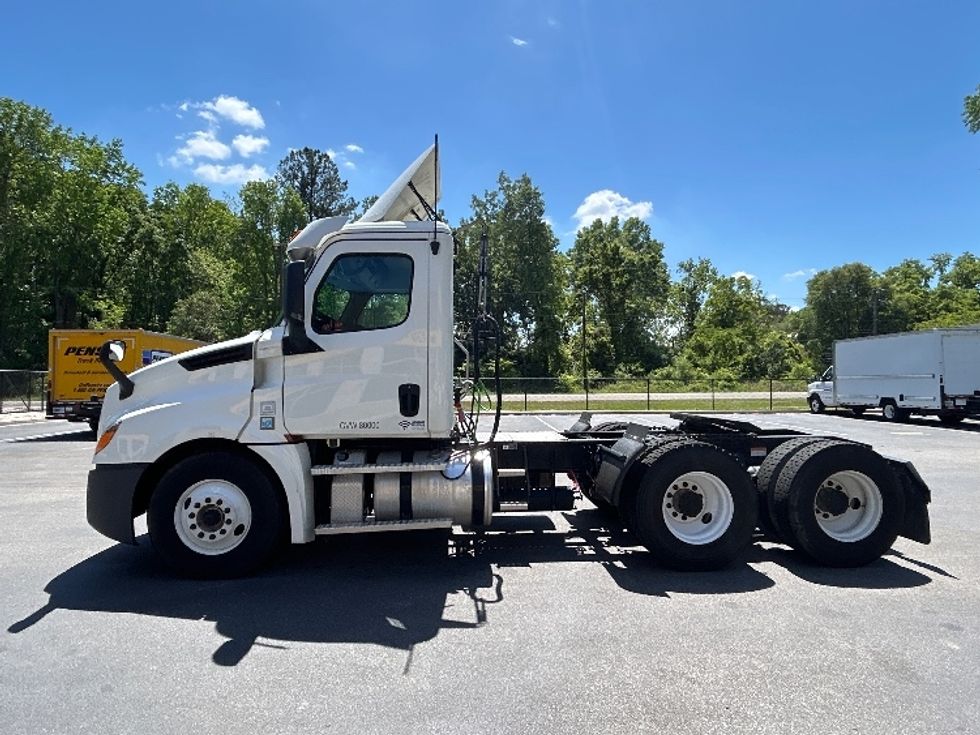 Day Cab Tractor-Heavy Duty Tractors-Freightliner-2020-T12664ST-Ladson-SC-290,551\n\t\tmiles-$ 53,250 - Image 4