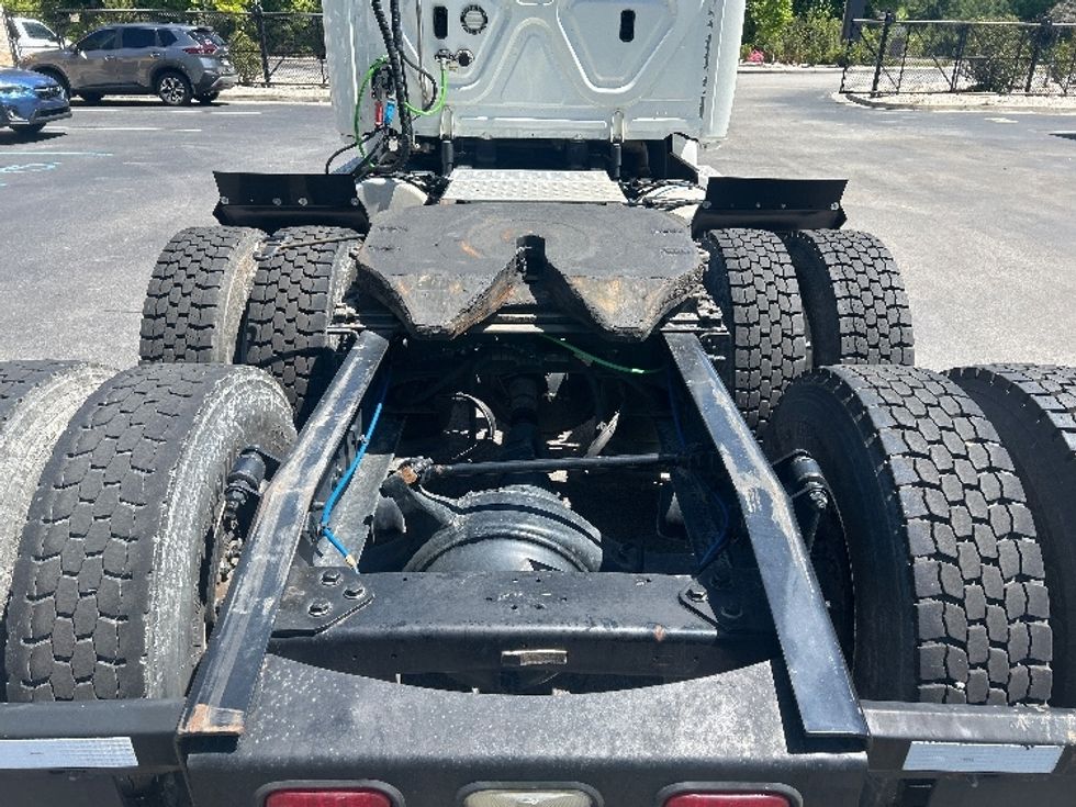 Day Cab Tractor-Heavy Duty Tractors-Freightliner-2020-T12664ST-Ladson-SC-290,551\n\t\tmiles-$ 53,250 - Image 6