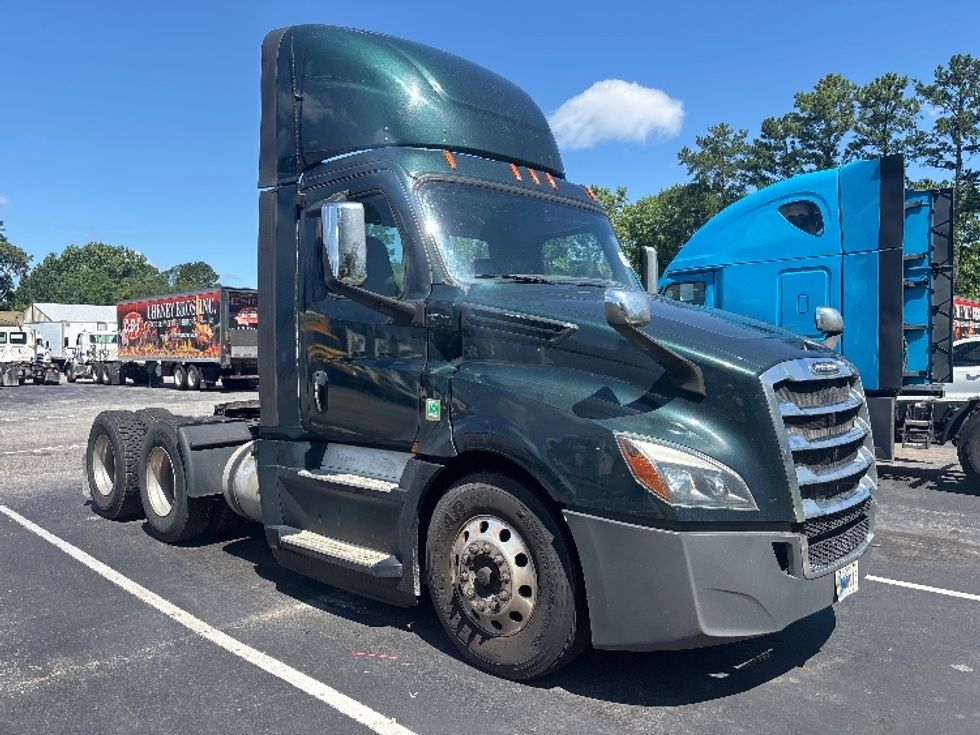 Day Cab Tractor-Heavy Duty Tractors-Freightliner-2020-T12664ST-Ladson-SC-480,159\n\t\tmiles-$ 13,000 - Image 1