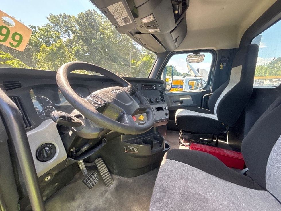Day Cab Tractor-Heavy Duty Tractors-Freightliner-2020-T12664ST-Ladson-SC-480,159\n\t\tmiles-$ 13,000 - Image 10