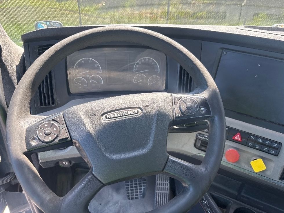 Day Cab Tractor-Heavy Duty Tractors-Freightliner-2020-T12664ST-Ladson-SC-480,159\n\t\tmiles-$ 13,000 - Image 11