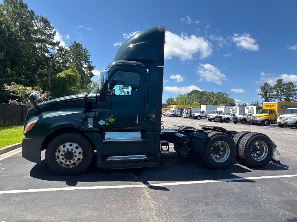 Day Cab Tractor-Heavy Duty Tractors-Freightliner-2020-T12664ST-Ladson-SC-480,159\n\t\tmiles-$ 13,000 - Image 4