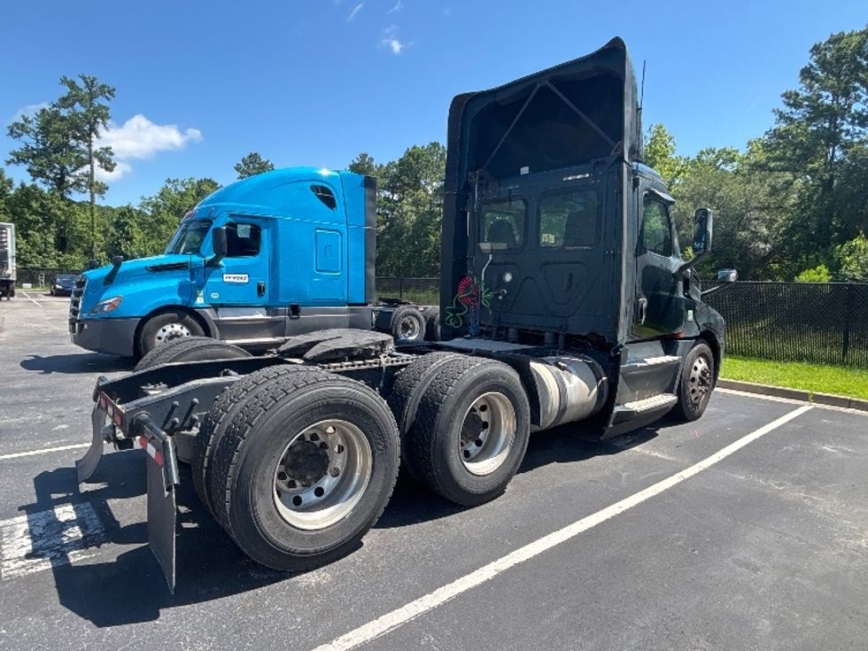 Day Cab Tractor-Heavy Duty Tractors-Freightliner-2020-T12664ST-Ladson-SC-480,159\n\t\tmiles-$ 13,000 - Image 7