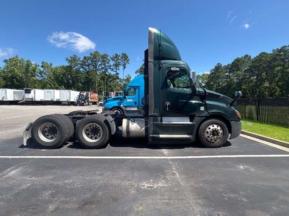 Day Cab Tractor-Heavy Duty Tractors-Freightliner-2020-T12664ST-Ladson-SC-480,159\n\t\tmiles-$ 13,000 - Image 8