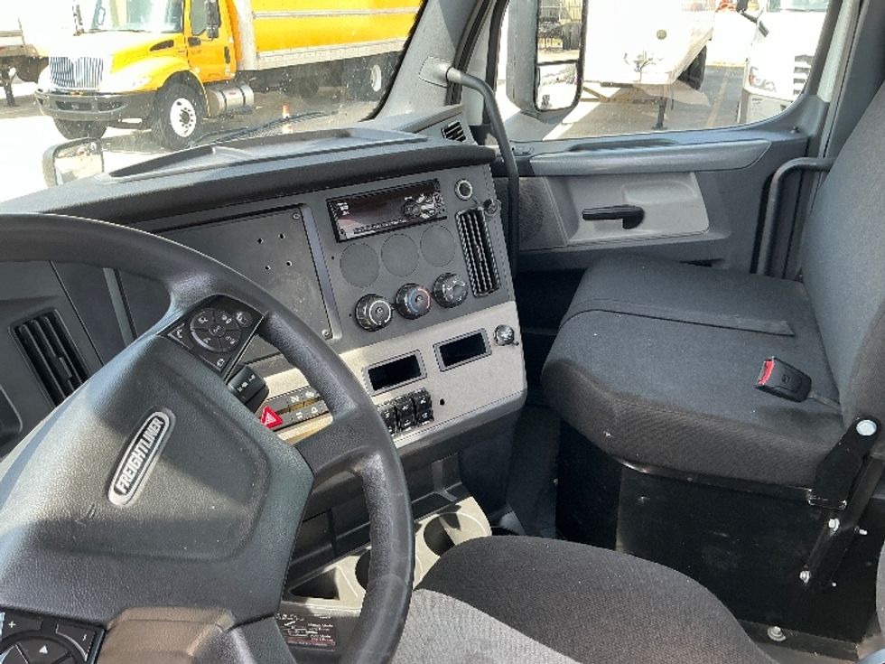 Day Cab Tractor-Heavy Duty Tractors-Freightliner-2020-T12664ST-Lafayette-LA-245,940\n\t\tmiles-$ 56,750 - Image 10