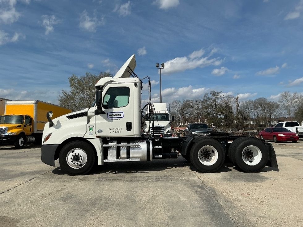 Day Cab Tractor-Heavy Duty Tractors-Freightliner-2020-T12664ST-Lafayette-LA-245,940\n\t\tmiles-$ 56,750 - Image 4