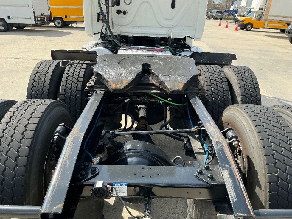 Day Cab Tractor-Heavy Duty Tractors-Freightliner-2020-T12664ST-Lafayette-LA-245,940\n\t\tmiles-$ 56,750 - Image 6