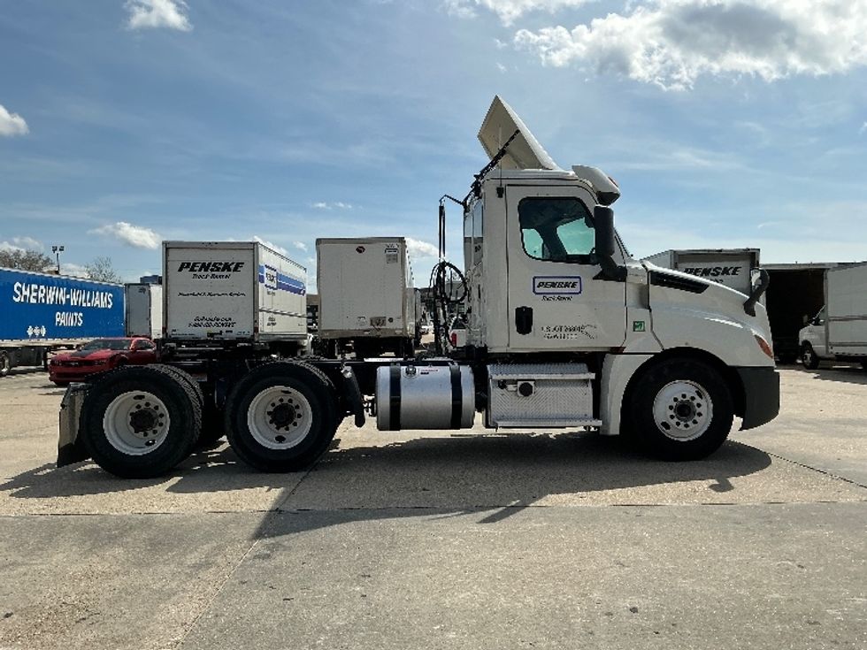 Day Cab Tractor-Heavy Duty Tractors-Freightliner-2020-T12664ST-Lafayette-LA-245,940\n\t\tmiles-$ 56,750 - Image 8