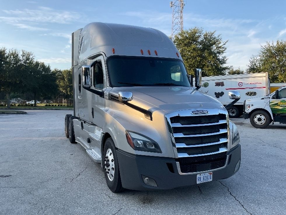 Day Cab Tractor-Heavy Duty Tractors-Freightliner-2020-T12664ST-Lakeland-FL-276,167\n\t\tmiles-$ 57,250 - Image 1