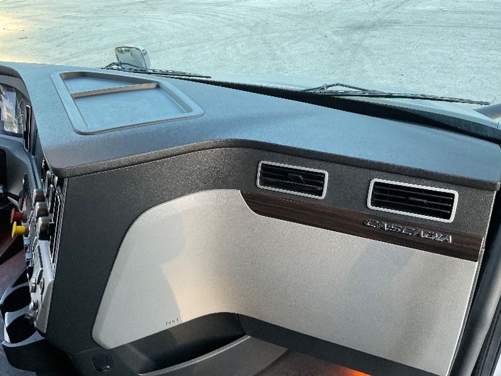 Day Cab Tractor-Heavy Duty Tractors-Freightliner-2020-T12664ST-Lakeland-FL-276,167\n\t\tmiles-$ 57,250 - Image 13