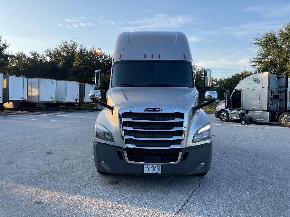 Day Cab Tractor-Heavy Duty Tractors-Freightliner-2020-T12664ST-Lakeland-FL-276,167\n\t\tmiles-$ 57,250 - Image 2