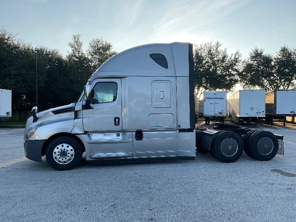 Day Cab Tractor-Heavy Duty Tractors-Freightliner-2020-T12664ST-Lakeland-FL-276,167\n\t\tmiles-$ 57,250 - Image 4