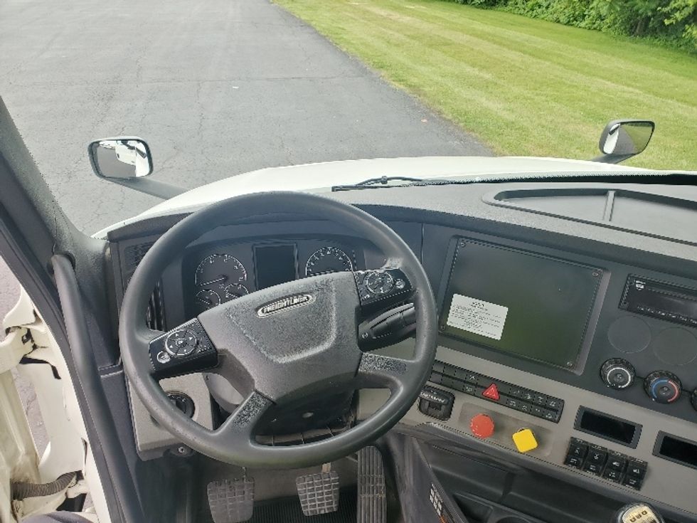 Day Cab Tractor-Heavy Duty Tractors-Freightliner-2020-T12664ST-Lancaster-PA-476,468\n\t\tmiles-$ 41,000 - Image 11