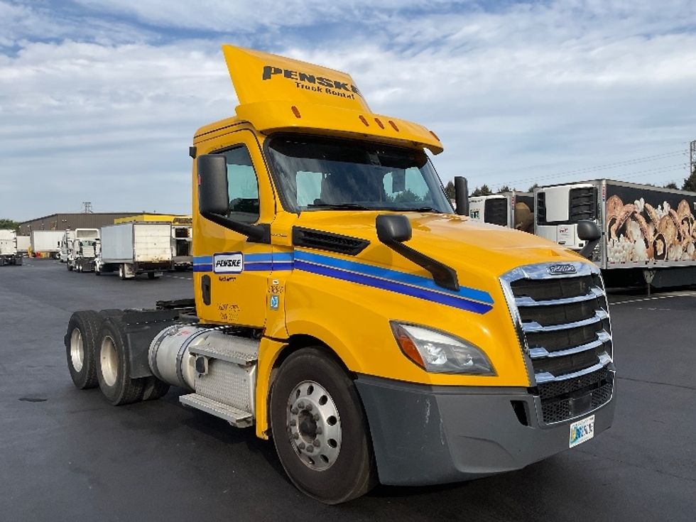 Day Cab Tractor-Heavy Duty Tractors-Freightliner-2020-T12664ST-Lancaster-PA-536,586\n\t\tmiles-$ 34,500 - Image 1