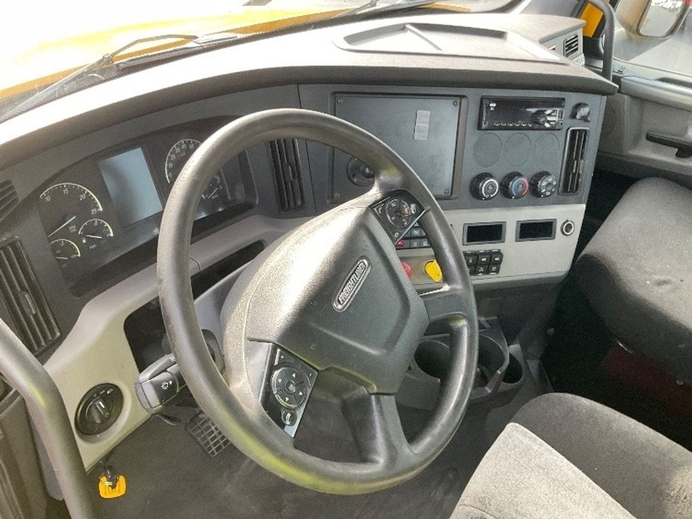 Day Cab Tractor-Heavy Duty Tractors-Freightliner-2020-T12664ST-Lancaster-PA-536,586\n\t\tmiles-$ 34,500 - Image 11