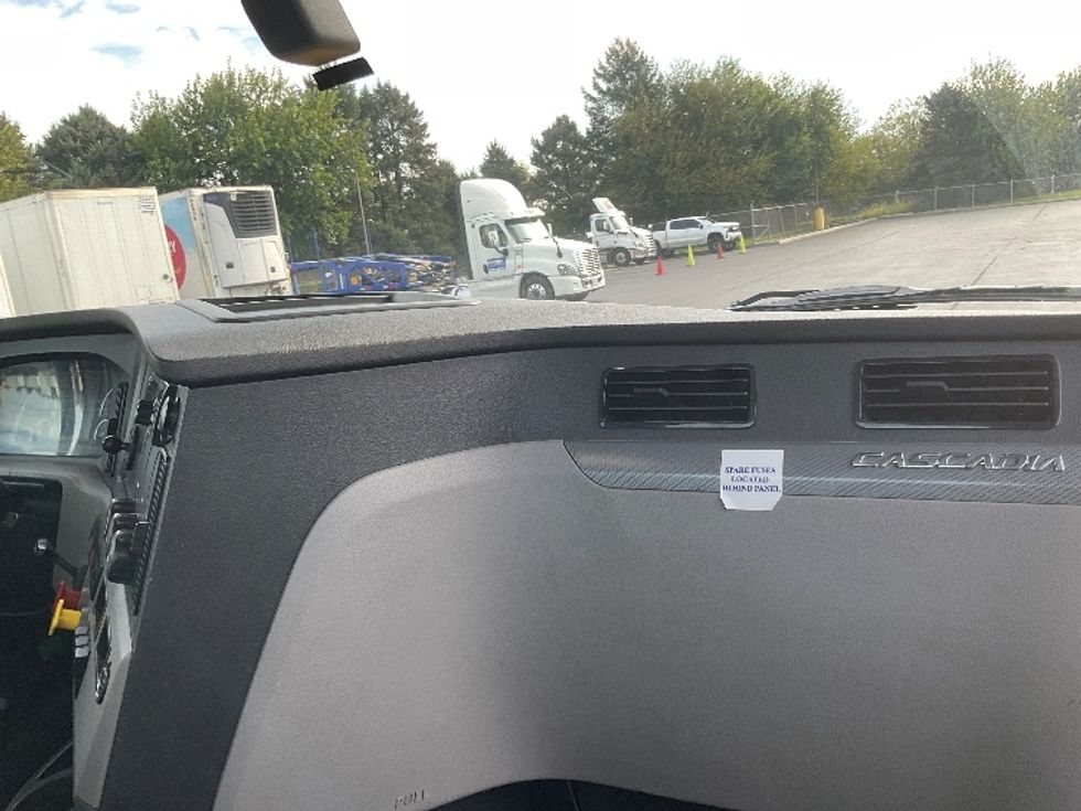 Day Cab Tractor-Heavy Duty Tractors-Freightliner-2020-T12664ST-Lancaster-PA-536,586\n\t\tmiles-$ 34,500 - Image 13