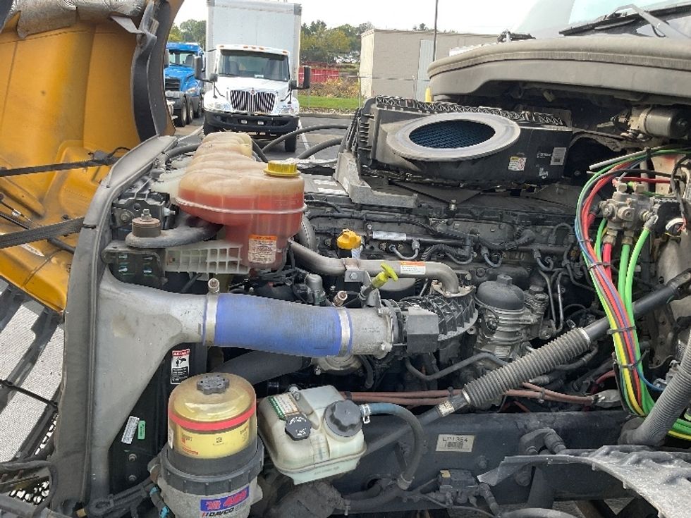 Day Cab Tractor-Heavy Duty Tractors-Freightliner-2020-T12664ST-Lancaster-PA-536,586\n\t\tmiles-$ 34,500 - Image 16