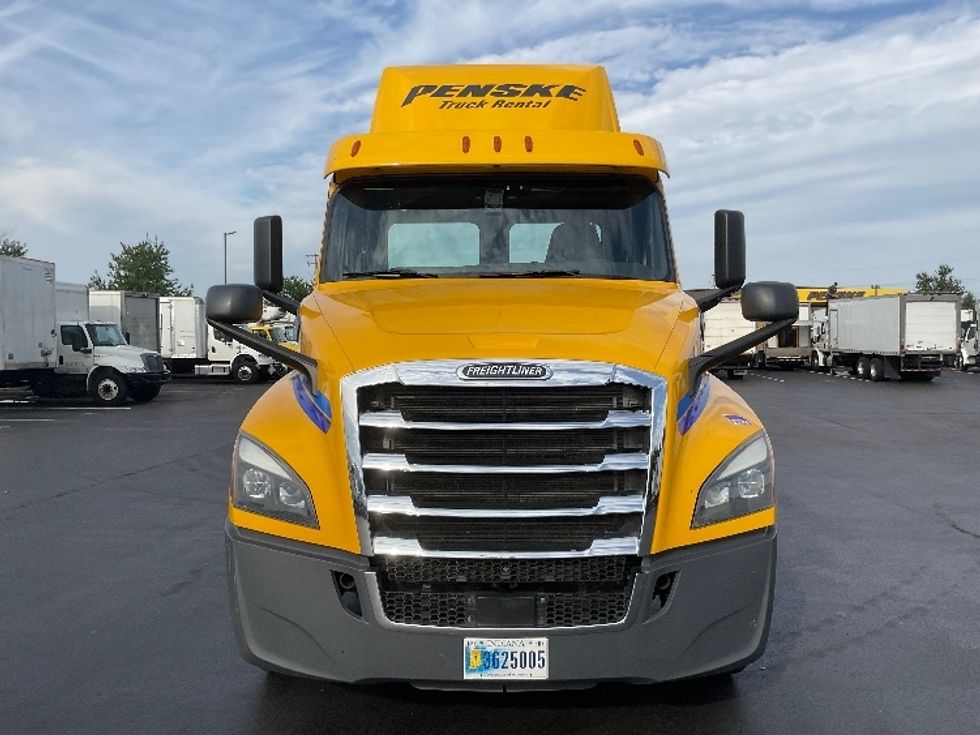 Day Cab Tractor-Heavy Duty Tractors-Freightliner-2020-T12664ST-Lancaster-PA-536,586\n\t\tmiles-$ 34,500 - Image 2