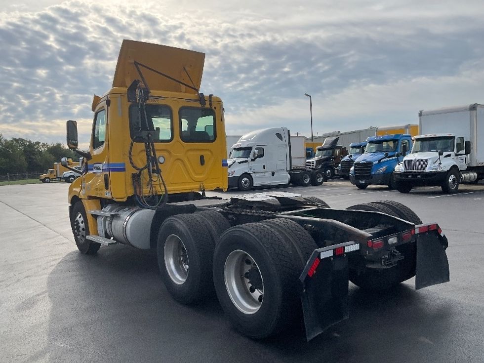 Day Cab Tractor-Heavy Duty Tractors-Freightliner-2020-T12664ST-Lancaster-PA-536,586\n\t\tmiles-$ 34,500 - Image 5