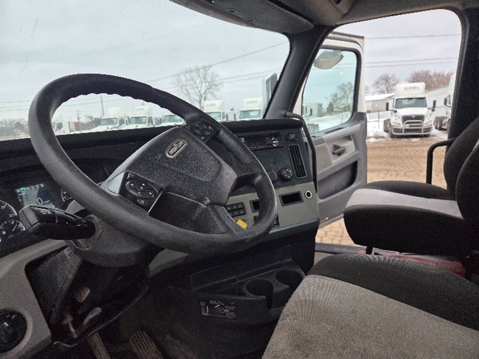 Day Cab Tractor-Heavy Duty Tractors-Freightliner-2020-T12664ST-Lansing-MI-172,419\n\t\tmiles-$ 59,000 - Image 10