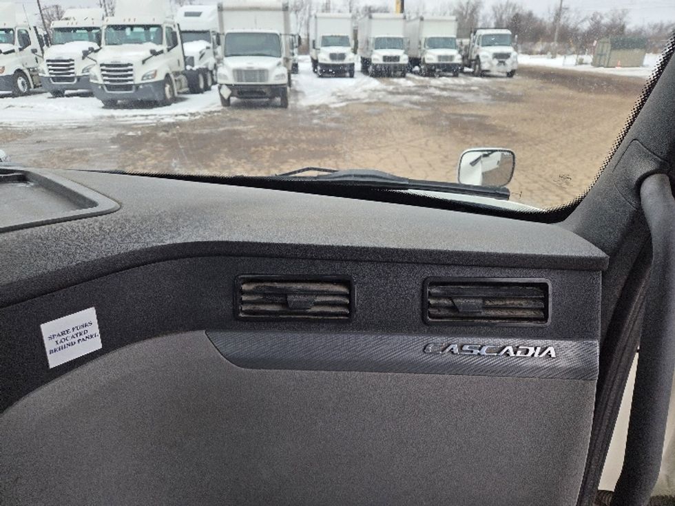 Day Cab Tractor-Heavy Duty Tractors-Freightliner-2020-T12664ST-Lansing-MI-172,419\n\t\tmiles-$ 59,000 - Image 13