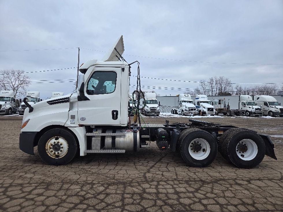 Day Cab Tractor-Heavy Duty Tractors-Freightliner-2020-T12664ST-Lansing-MI-172,419\n\t\tmiles-$ 59,000 - Image 4