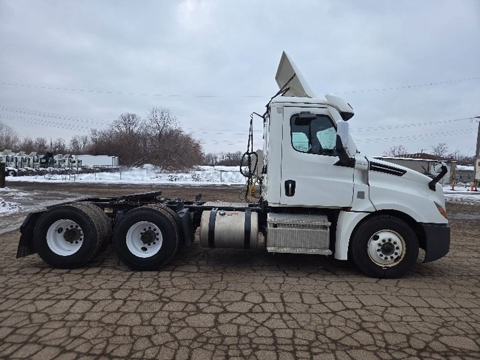Day Cab Tractor-Heavy Duty Tractors-Freightliner-2020-T12664ST-Lansing-MI-172,419\n\t\tmiles-$ 59,000 - Image 8