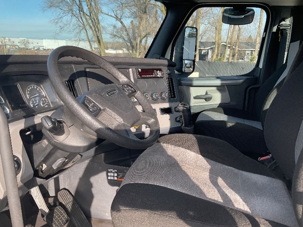 Day Cab Tractor-Heavy Duty Tractors-Freightliner-2020-T12664ST-Lansing-MI-285,239\n\t\tmiles-$ 48,000 - Image 10