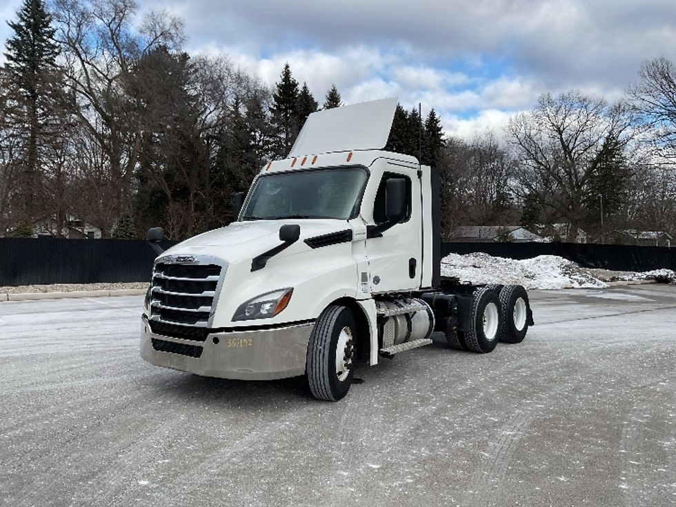 Day Cab Tractor-Heavy Duty Tractors-Freightliner-2020-T12664ST-Lansing-MI-285,239\n\t\tmiles-$ 48,000 - Image 3