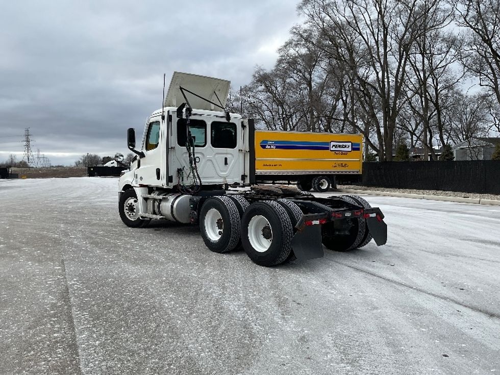 Day Cab Tractor-Heavy Duty Tractors-Freightliner-2020-T12664ST-Lansing-MI-285,239\n\t\tmiles-$ 48,000 - Image 5