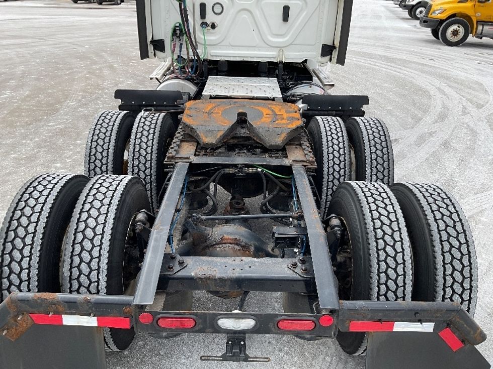 Day Cab Tractor-Heavy Duty Tractors-Freightliner-2020-T12664ST-Lansing-MI-285,239\n\t\tmiles-$ 48,000 - Image 6