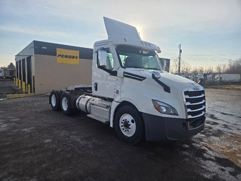 Day Cab Tractor-Heavy Duty Tractors-Freightliner-2020-T12664ST-Lansing-MI-307,237\n\t\tmiles-$ 50,750 - Image 1