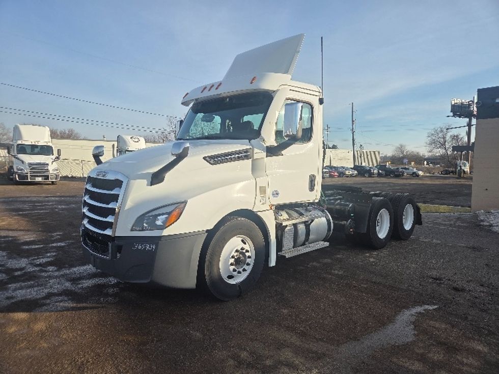Day Cab Tractor-Heavy Duty Tractors-Freightliner-2020-T12664ST-Lansing-MI-307,237\n\t\tmiles-$ 50,750 - Image 3