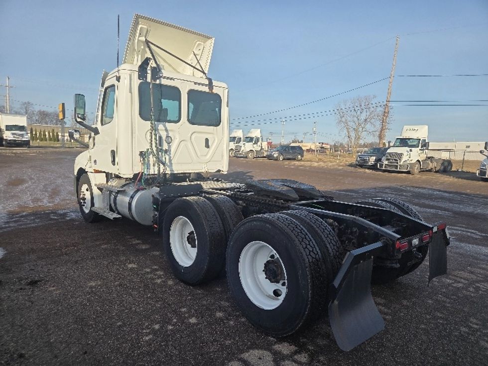 Day Cab Tractor-Heavy Duty Tractors-Freightliner-2020-T12664ST-Lansing-MI-307,237\n\t\tmiles-$ 50,750 - Image 5