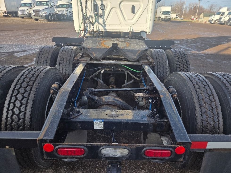 Day Cab Tractor-Heavy Duty Tractors-Freightliner-2020-T12664ST-Lansing-MI-307,237\n\t\tmiles-$ 50,750 - Image 6